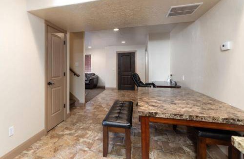 Duchesne Hotel | Spacious 3-Bedroom Hotel for 6 Guests Near Attractions