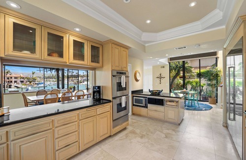 Pierpont Bay House | Beachfront Bliss at The Beachmont Place - Rated 10/10