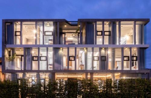 Dongshan Bed & Breakfast | Oceanfront Getaway at 135 bnb - Perfect for Families!