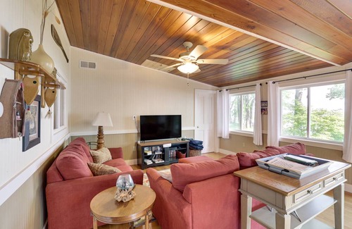 North Hero House | Oceanfront 3-Bedroom Retreat for Up to 6 Guests