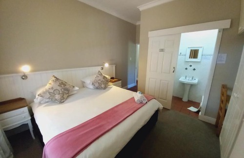 Grahamstown House | Inviting 137 High Street Guest House - Family Friendly Stay