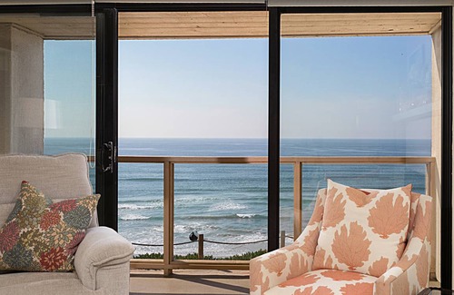 Solana Beach Apartment | Spacious 2-Bedroom Apartment with Ocean View and Pool
