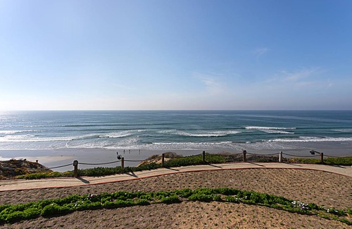 Solana Beach Apartment | Spacious 2-Bedroom Apartment with Ocean View and Pool