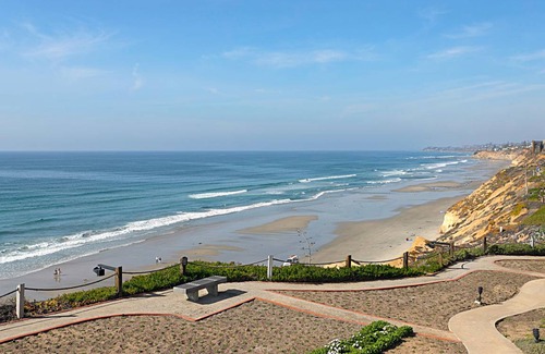 Solana Beach Apartment | Spacious 2-Bedroom Apartment with Ocean View and Pool