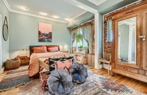 Platt Park House | Family-Friendly Retreat at 1374 S Pennsylvania St