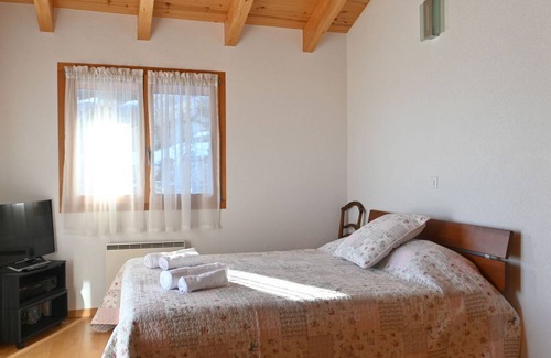 Chamoson Villa | Cozy Villa for 8 Guests with Kitchen Access