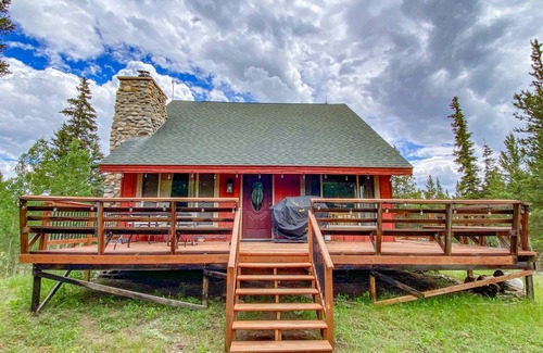 Alma Cabin | Spacious Mountain View Cabin with 3 Bedrooms for 8 Guests