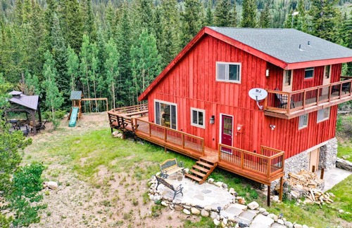 Alma Cabin | Spacious Mountain View Cabin with 3 Bedrooms for 8 Guests