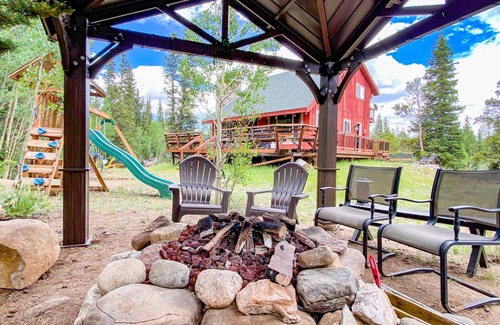 Alma Cabin | Spacious Mountain View Cabin with 3 Bedrooms for 8 Guests