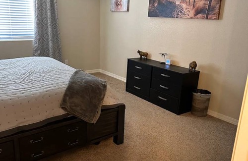 Kingman House | Spacious 2-Bedroom House for Up to 4 Guests
