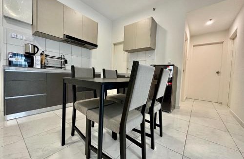 Kampung Sungai Nibong Apartment | Cozy Homestay Near Queensbay Mall - 4-Star Rating