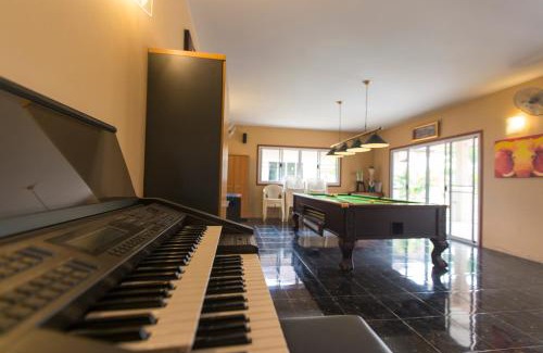 San Sai House | Pet-Friendly Villa with Pool for 14 Guests in a Scenic Retreat