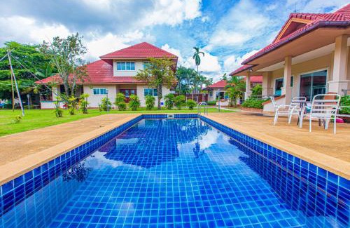 San Sai House | Pet-Friendly Villa with Pool for 14 Guests in a Scenic Retreat