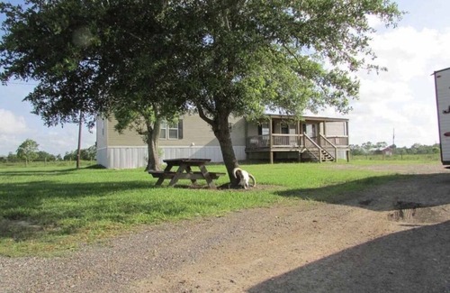 Beaumont House | Relaxing 14 Acre Ranch Home with Family and Pet Amenities