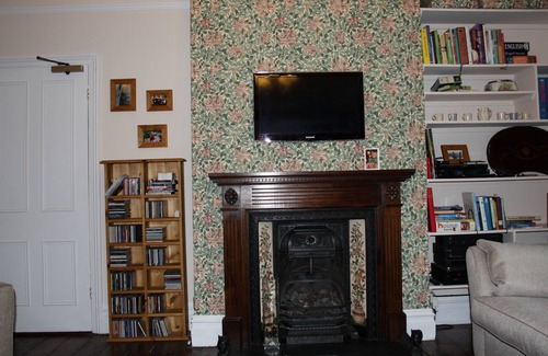 Ipswich House | Spacious 14 Ensuite Bedroom House with Ocean Views & Parking