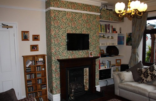 Ipswich House | Spacious 14 Ensuite Bedroom House with Ocean Views & Parking