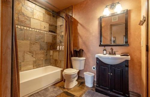 Parowan Apartment | 14 Guests 5BR 2BA At-Home Gym & Spacious Living