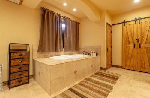 Parowan Apartment | 14 Guests 5BR 2BA At-Home Gym & Spacious Living