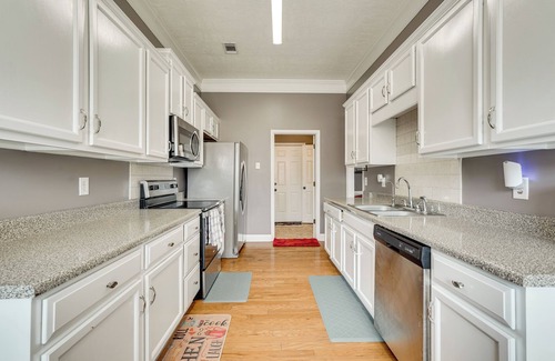 Evans House | 14 Mi to Augusta! Family Home w/Pet-Friendly Yard