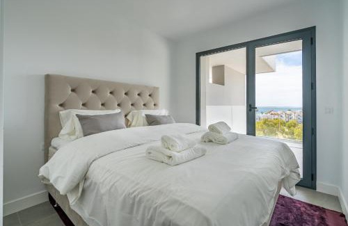 Alcorrin Apartment | Modern Apartment with Terrace, Sea View & Jacuzzi in Manilva