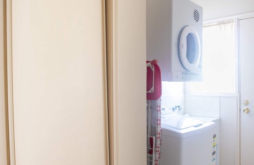 Echuca Apartment | 14 on Henry in the PORT OF ECHUCA . Modern self contained accommodation.