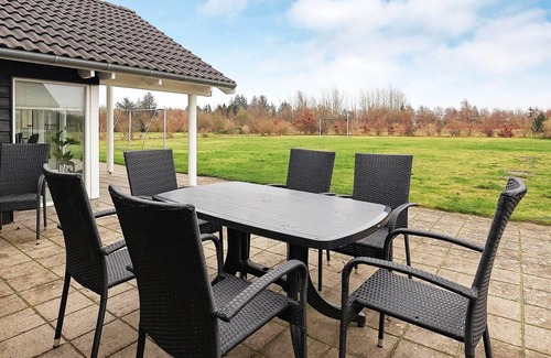 Sundstrup House | Spacious 14-Person Holiday Home with Pool in Højslev