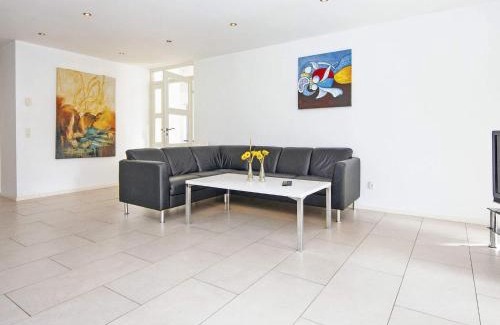 Grena Strand House | Ideal Holiday Home for 14 with Pool & Hot Tub in Grenaa