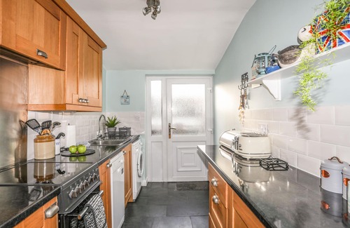 Beaumaris Cottage | Family-Friendly 14 Rose Hill with Ocean View in Beaumaris