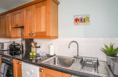Beaumaris Cottage | Family-Friendly 14 Rose Hill with Ocean View in Beaumaris