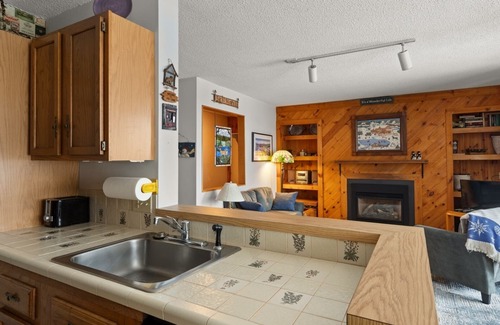 Waitsfield Condo | Guest Rated 10/10: Snowside 2 Bedroom Condo with Pool