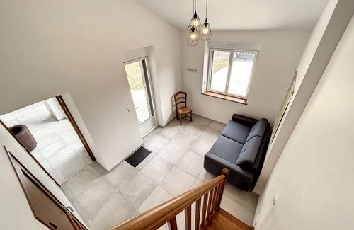 Jullouville House | Villa Jullouville: Family-Friendly Retreat with Kitchen