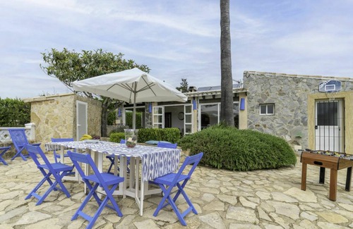 Alcudia Villa | Spacious Villa with Pool & Mountain View for 8 Guests