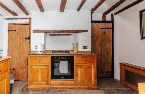 Henley-on-Thames Cottage | Unique 1400Cottage Stay with Spa and Family Amenities