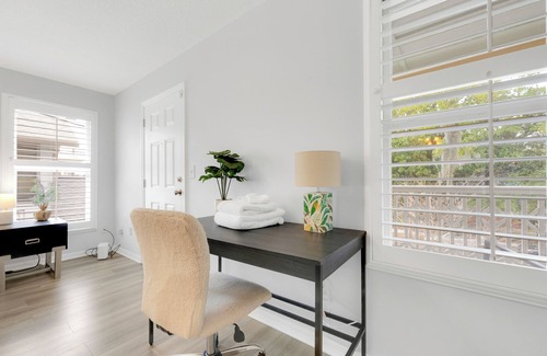 Springfield Apartment | Spacious Retreat Near Vystar - Family and Pet Friendly