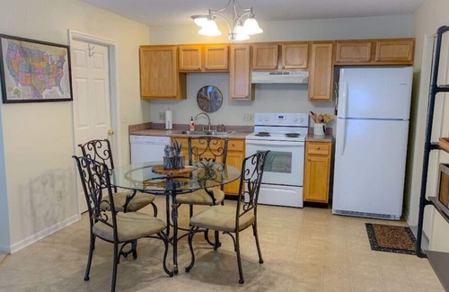 Monroe House | Top-Rated A.O. Bungalow with Kitchen & Breakfast Included