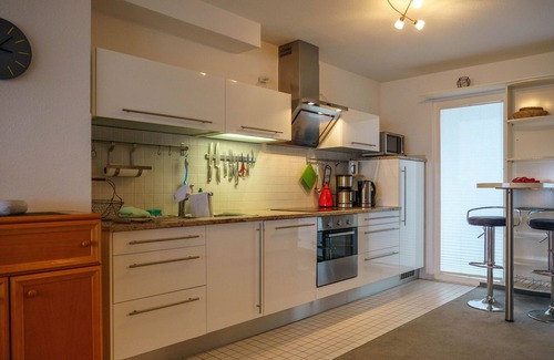 Innenhafen Apartment | Scenic Oceanfront Retreat at Fewo Südstrand with Views