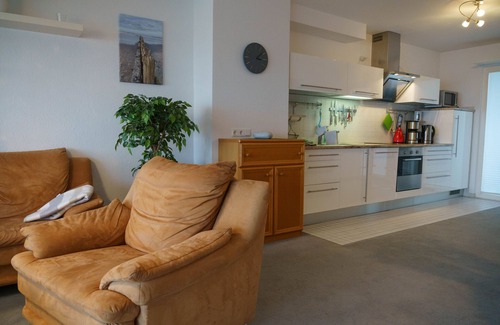 Innenhafen Apartment | Scenic Oceanfront Retreat at Fewo Südstrand with Views