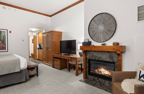 Stowe Area Cabin | Experience the Lodge At Spruce Peak: Pool & Mountain Views