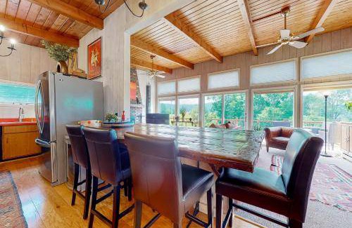 West Townshend House | Spacious 5-Bedroom House for Up to 10 Guests