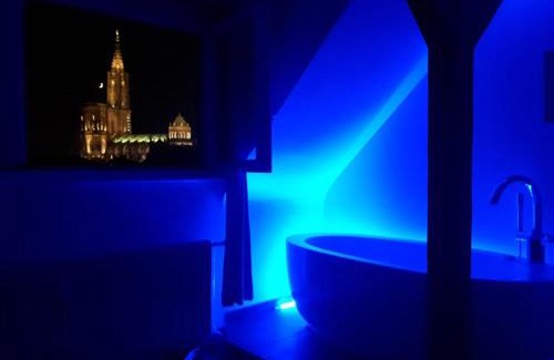 Krutenau Apartment | Spacious 4-Bedroom City Center Retreat with Cathedral Views