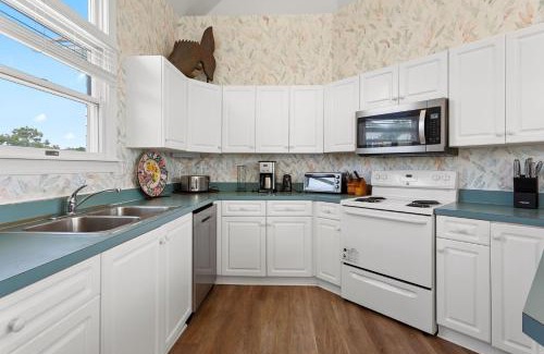 Monteray Shores House | Ideal Getaway at 1472 Drifting Sands, Near the Beach