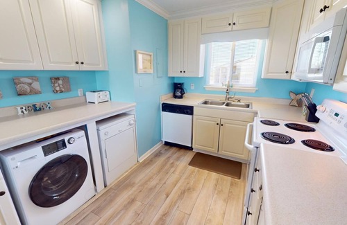 Tybee Island Condo | Exceptional 14C Lighthouse Point with Water Views & Pools