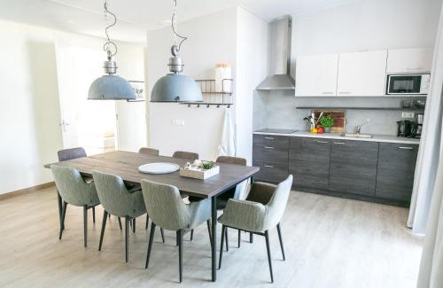 's-Gravenzande Resort | Elegant 14p Bungalow with Serre - Family Friendly Retreat