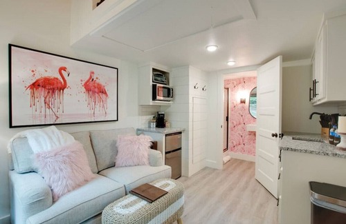 Groveoak House | Cozy Pink Flamingo Tiny Cottage near Lake Guntersville