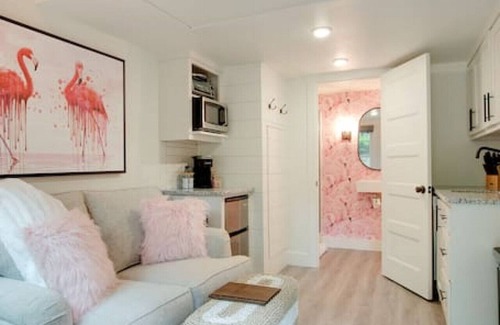 Groveoak House | Cozy Pink Flamingo Tiny Cottage near Lake Guntersville