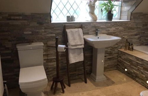 Downton on the Rock House | Historic 14th Century Medieval Longhouse - Pet Friendly Haven