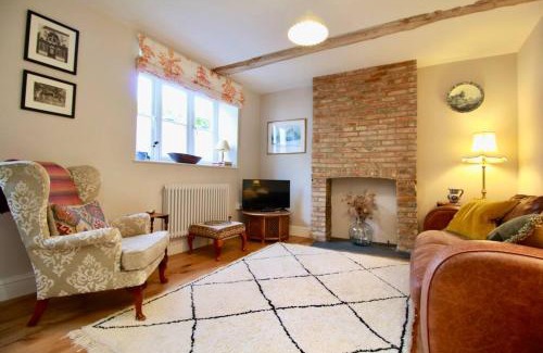 Alfriston House | Historic Rose Cottage in Alfriston - Highly Rated Stay