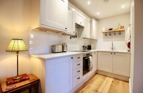 Alfriston House | Historic Rose Cottage in Alfriston - Highly Rated Stay