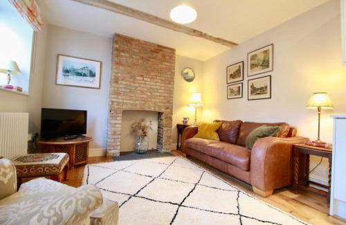 Alfriston House | Historic Rose Cottage in Alfriston - Highly Rated Stay