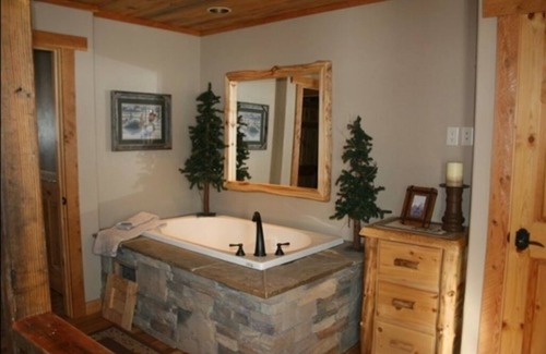 Afton Condo | Cozy 1 Bedroom Loft Condos at The Mountain Inn